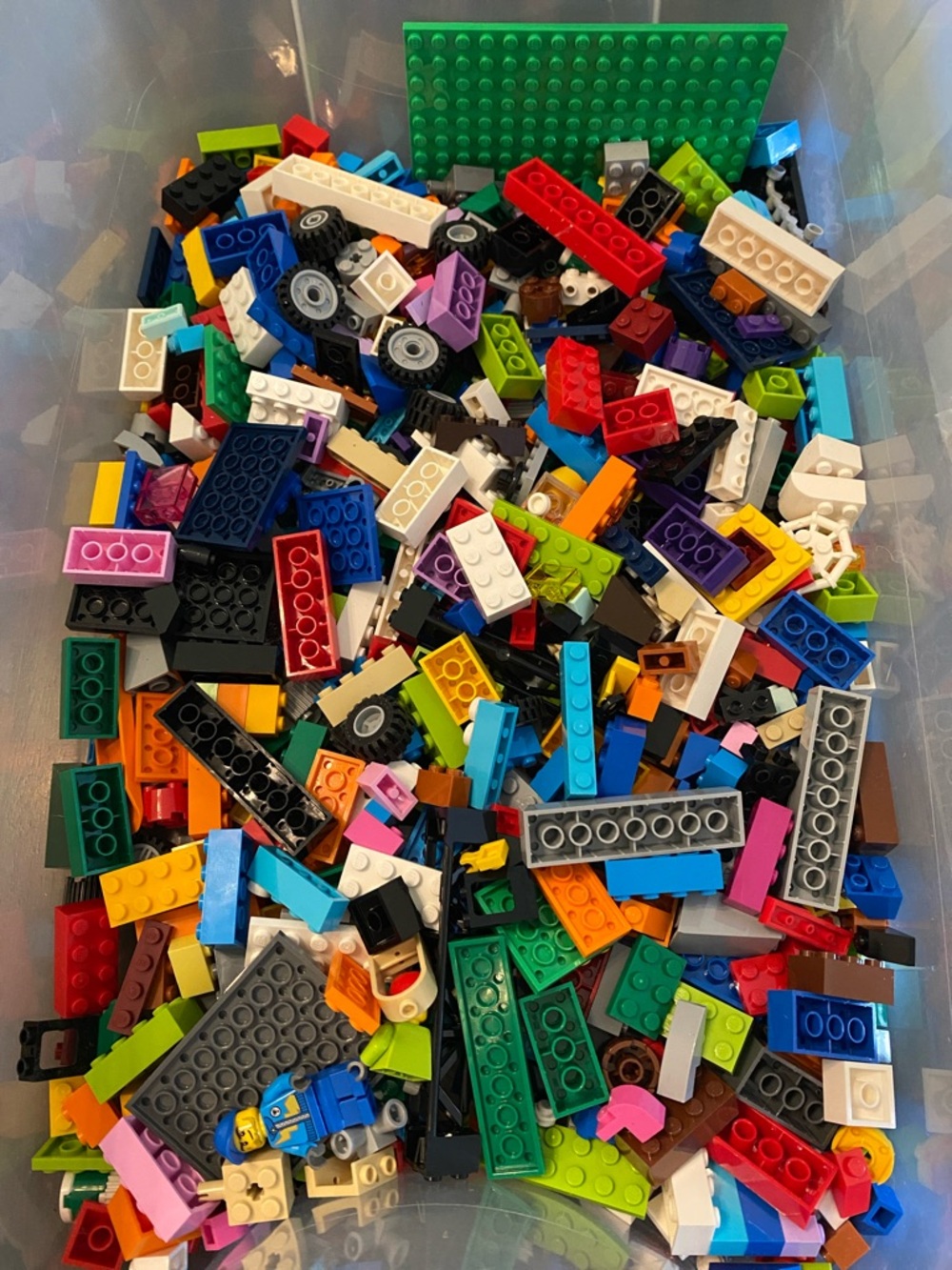 1.75lb assorted Lego bricks